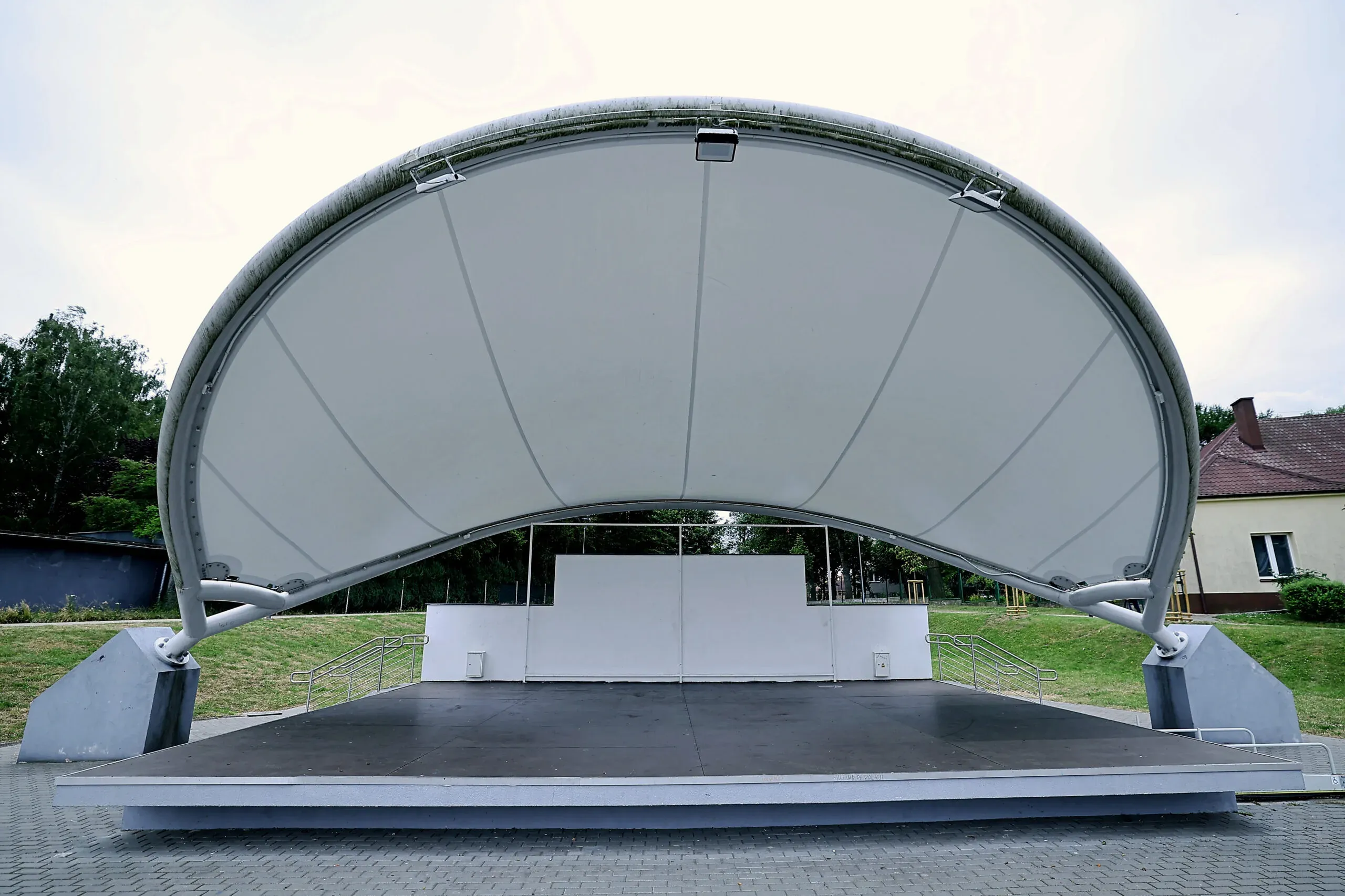 PARK NOWE OBLICZE budowa sceny letniej — PVC — Starogard Gdański, Polska