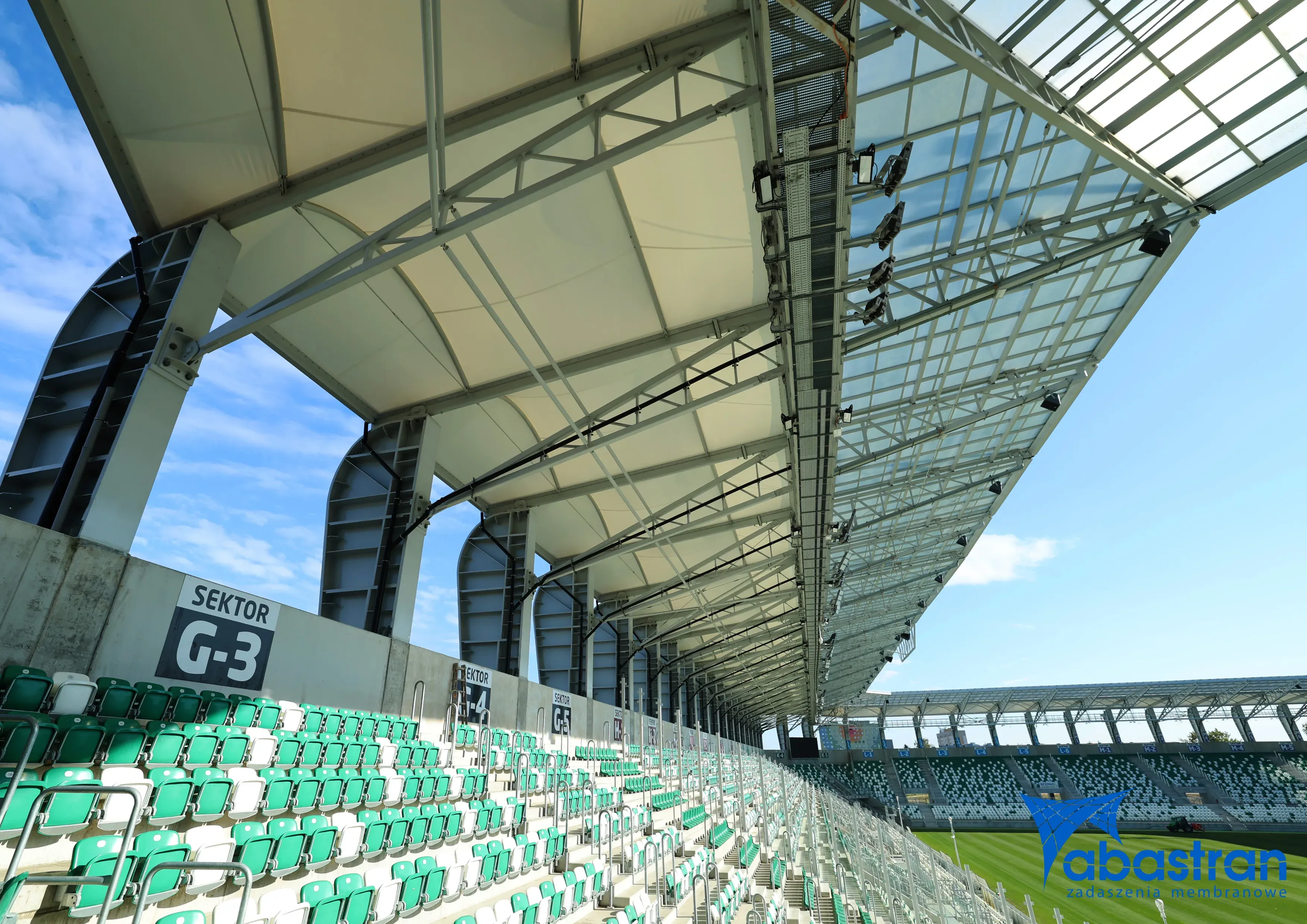 Zadaszenie membranowe stadionu piłkarskiego – trybuna wschodnia i zachodnia w Radomiu — PVC — Radom, Polska