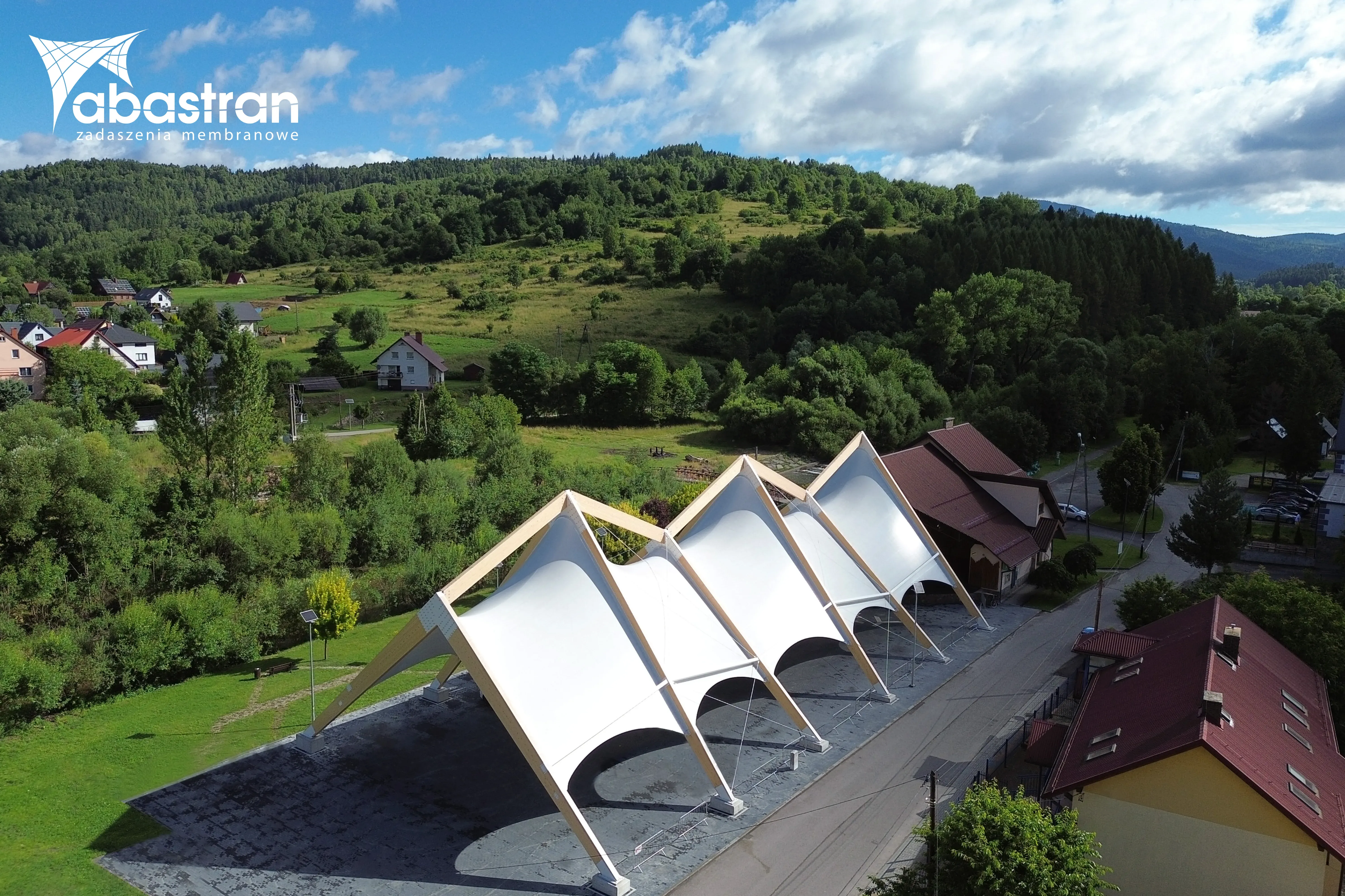 Zadaszenie membranowe widowni przy amfiteatrze w Ujsołach — PVC — Ujsoły, Polska