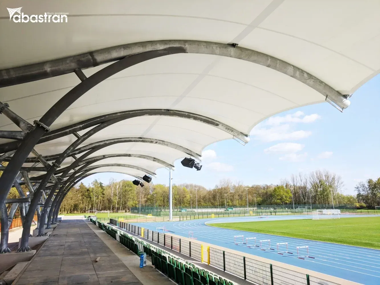 Zadaszenie membranowe trybuny stadionu MOSiR w Sieradzu — PVC — Sieradz, Polska