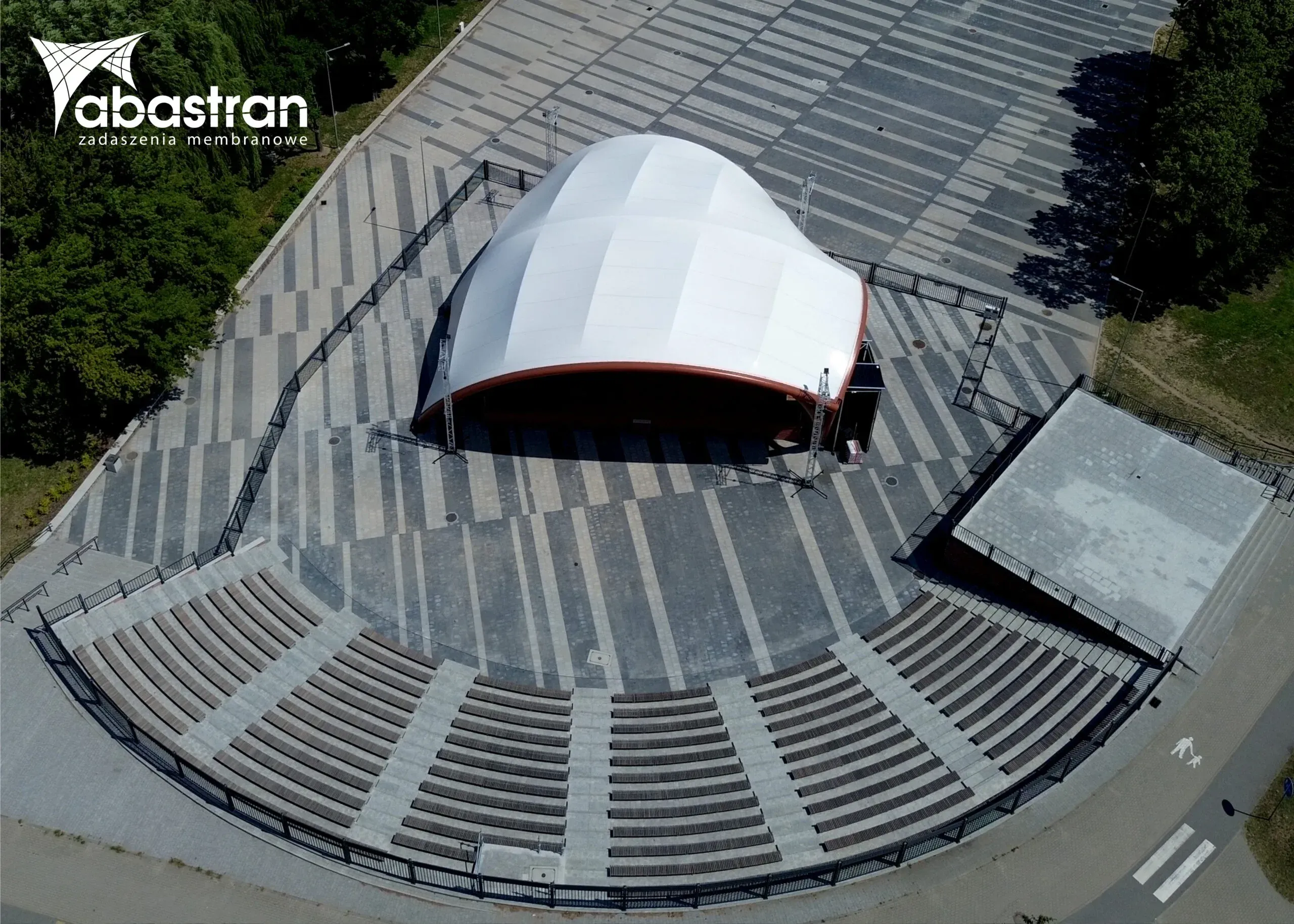 Projekt oraz budowa zadaszonej sceny plenerowej w Bartoszycach — 2