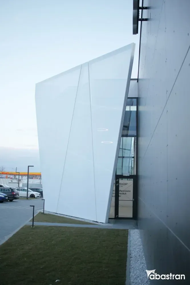 Zastosowanie siatek zacieniających w architekturze miejskiej