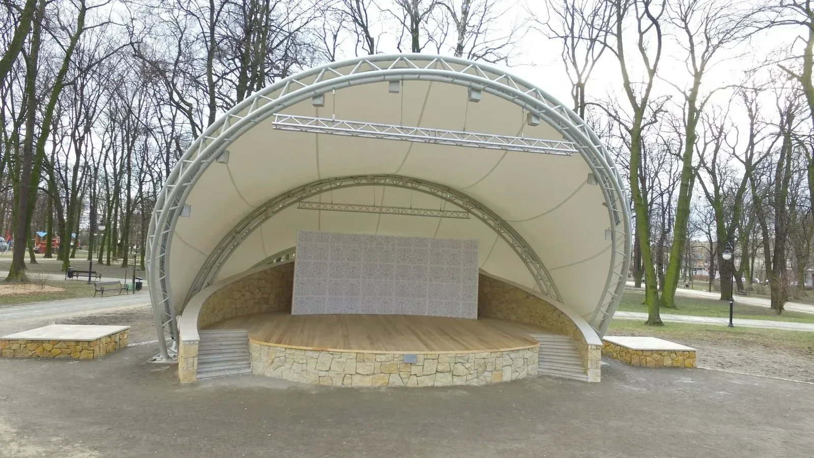 Zadaszenie muszli koncertowej w parku im. T. Kościuszki w Radomiu — 2