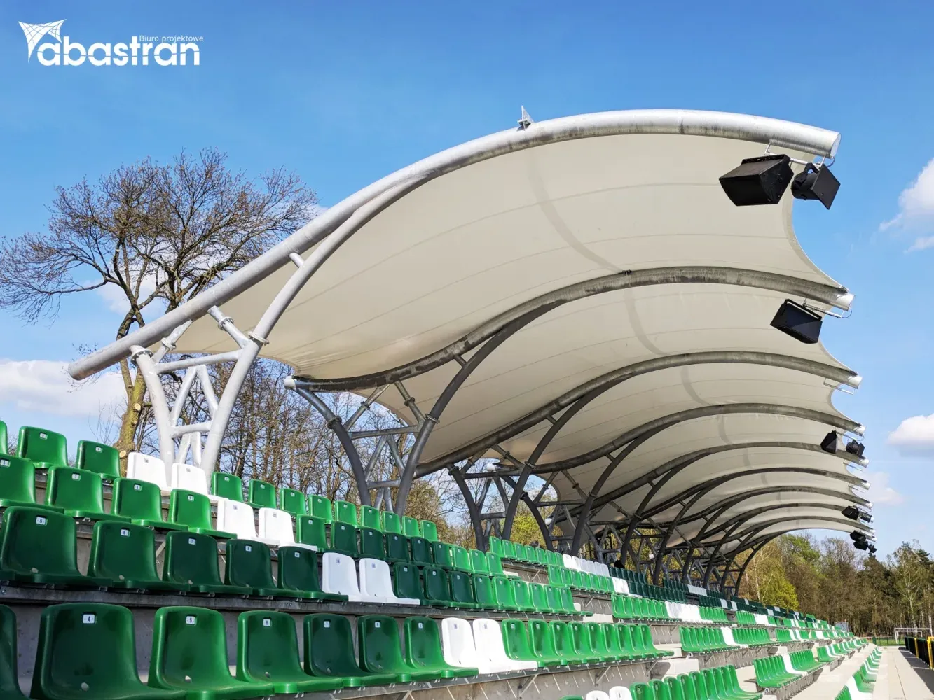 Zadaszenie membranowe trybuny stadionu MOSiR w Sieradzu — 2