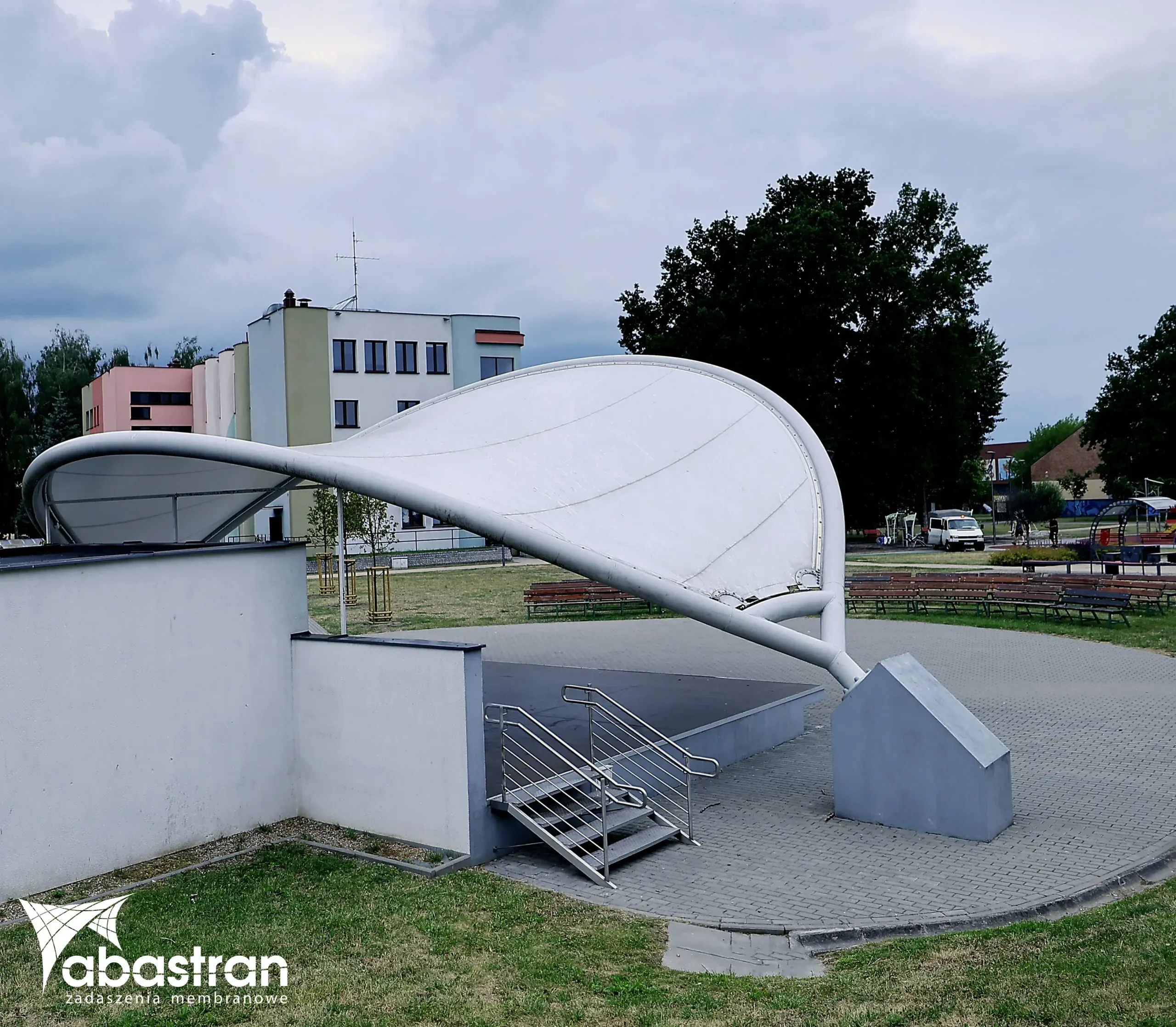 PARK NOWE OBLICZE budowa sceny letniej — 3