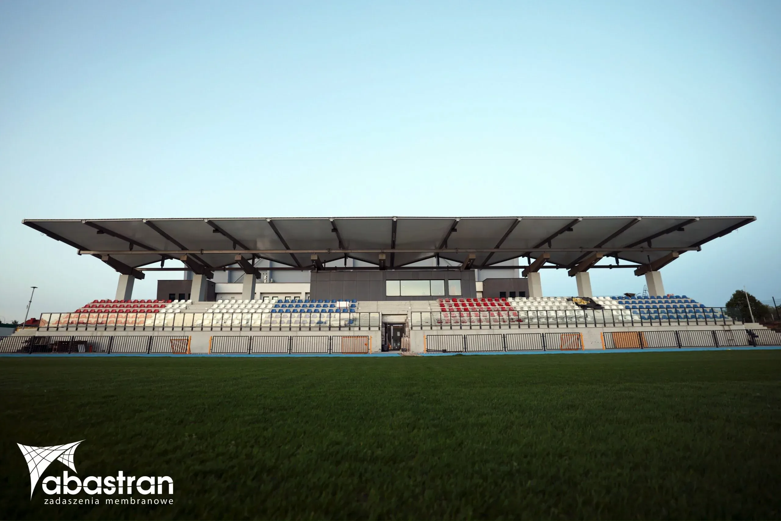 Zadaszenie trybun stadionu miejskiego klubu sportowego w Nysie — 3