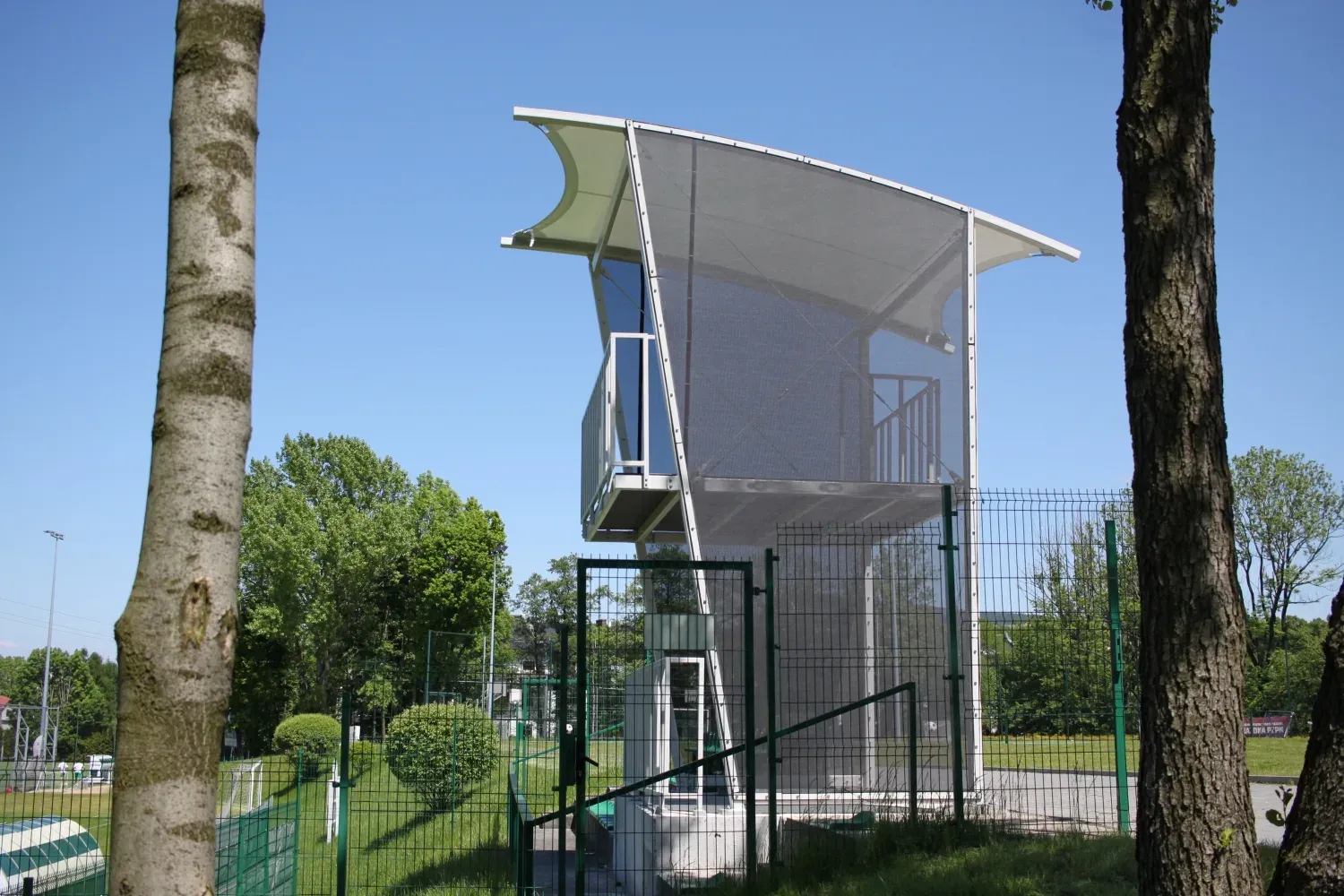 Wieża TV przy stadionie — 3