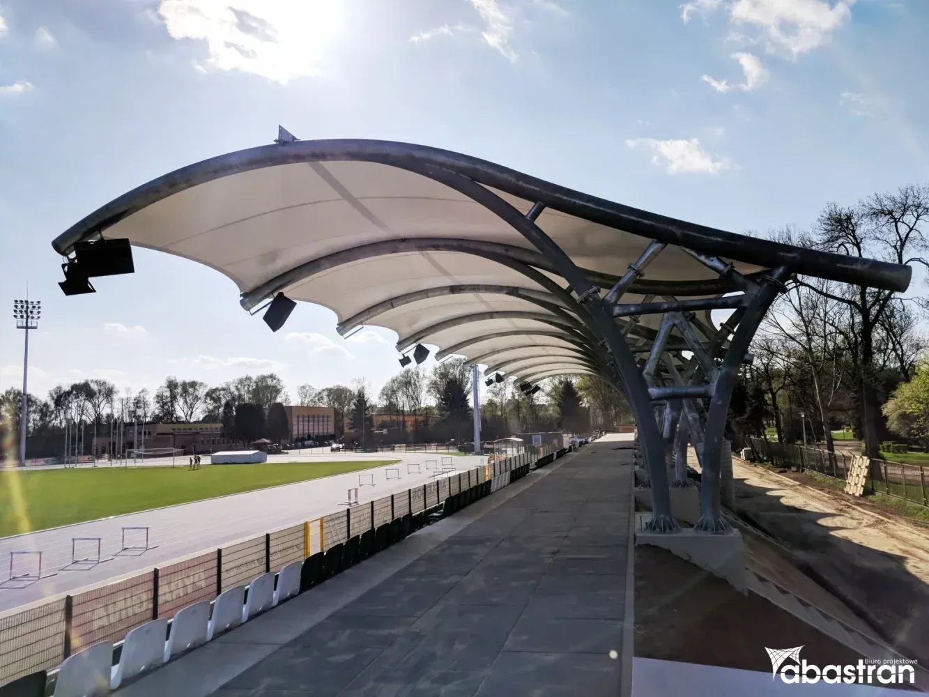 Zadaszenie membranowe trybuny stadionu MOSiR w Sieradzu — 3