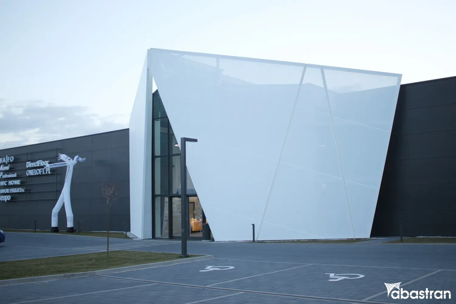 Ściana Osłonowa z Siatki PVC – Poznań — 4