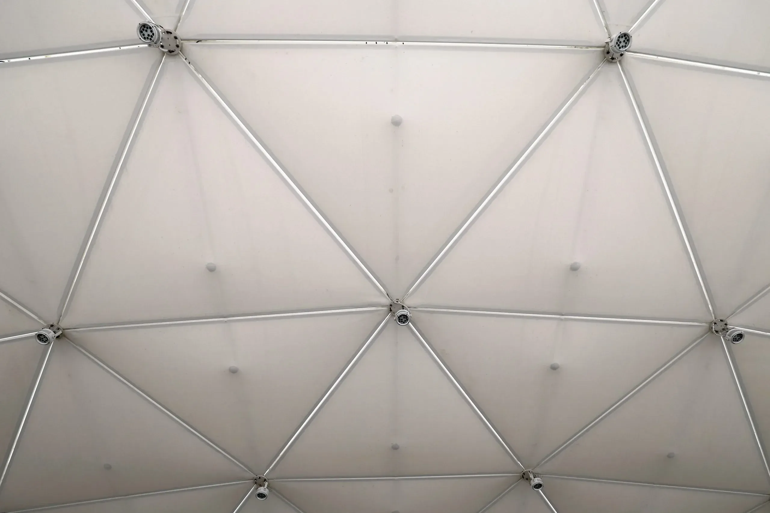 Jak dbać o zadaszenie membranowe aby służyło latami?