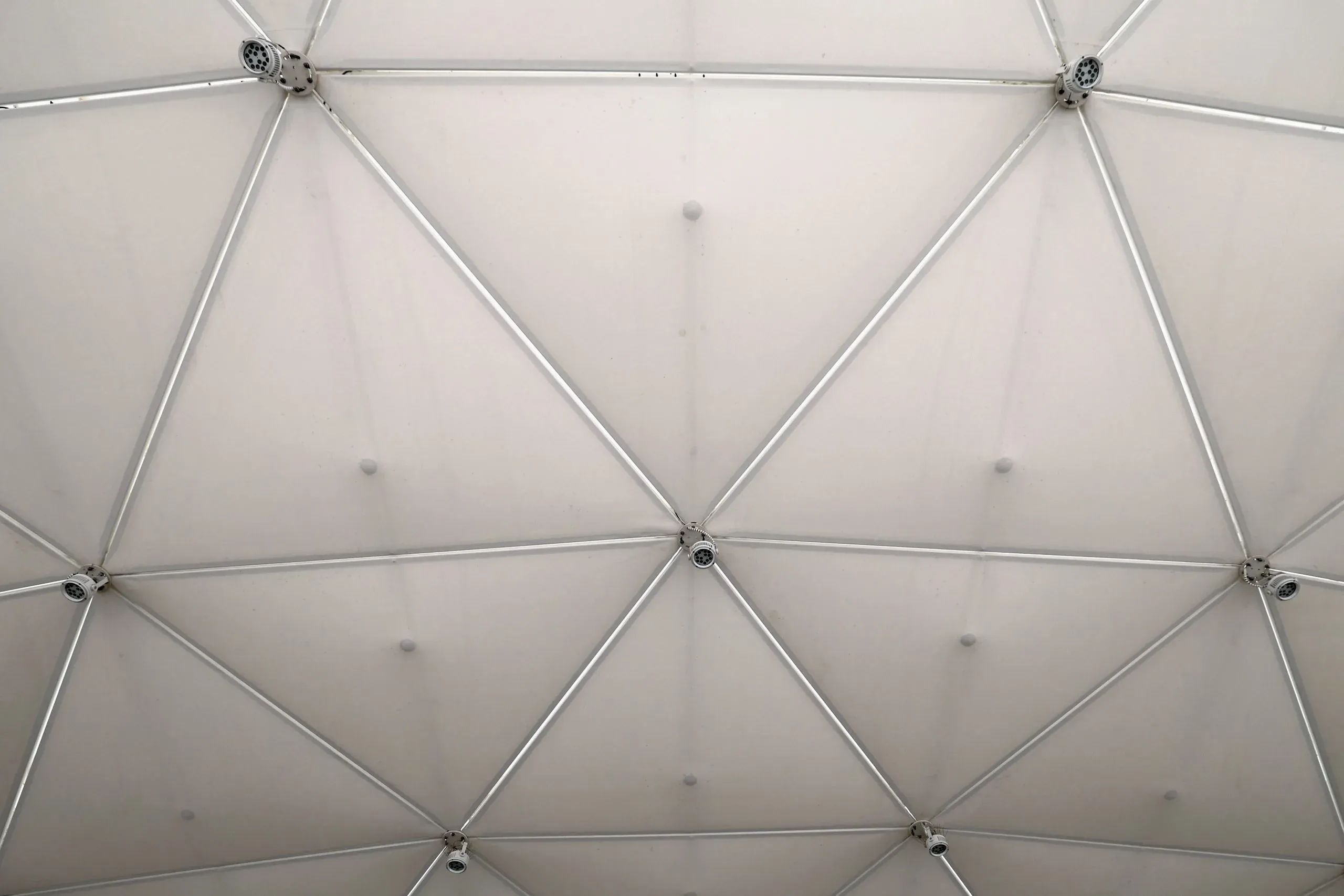 Jak dbać o zadaszenie membranowe aby służyło latami?