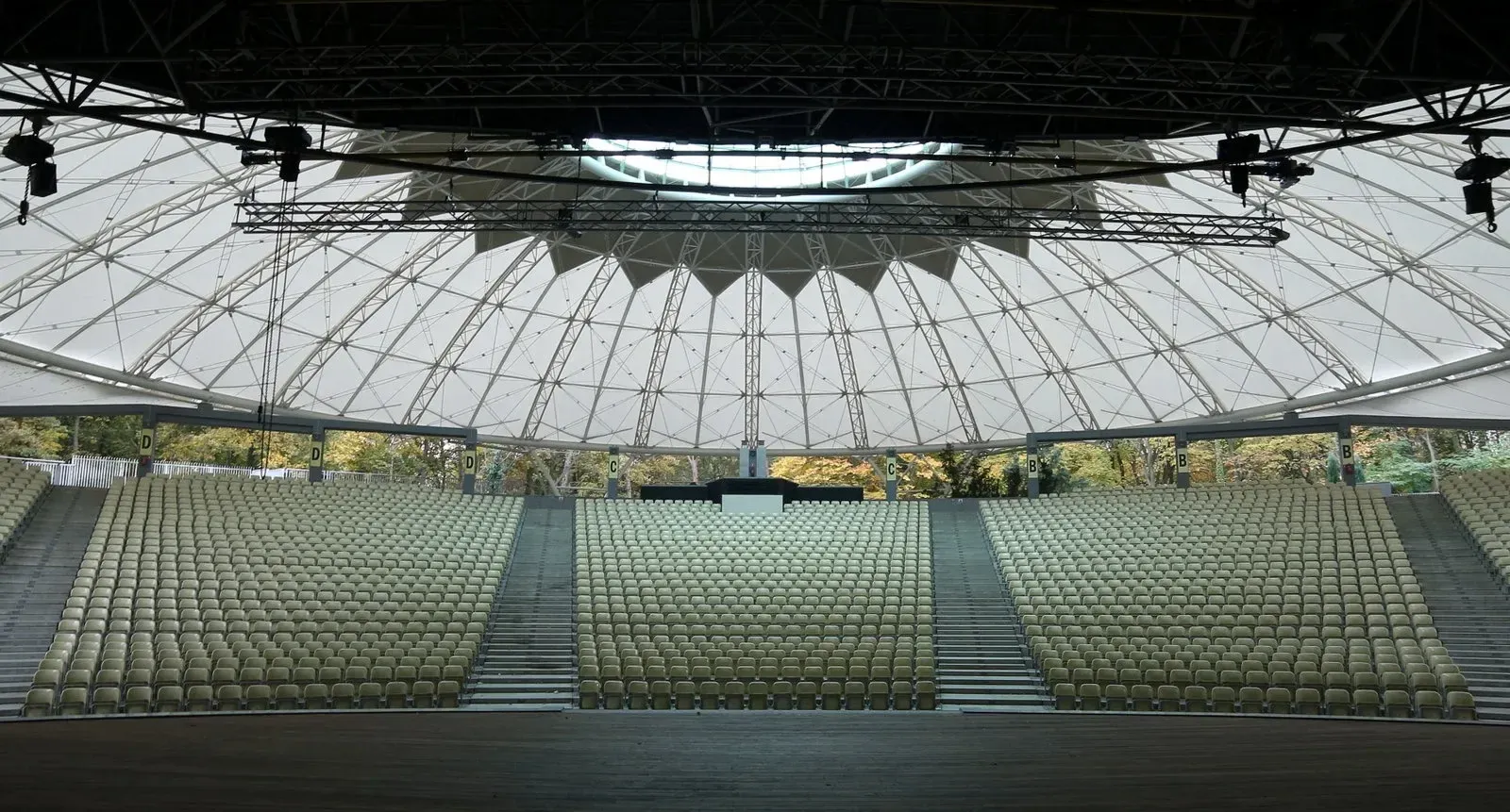 Jak dobrać system zadaszenia sportowego?