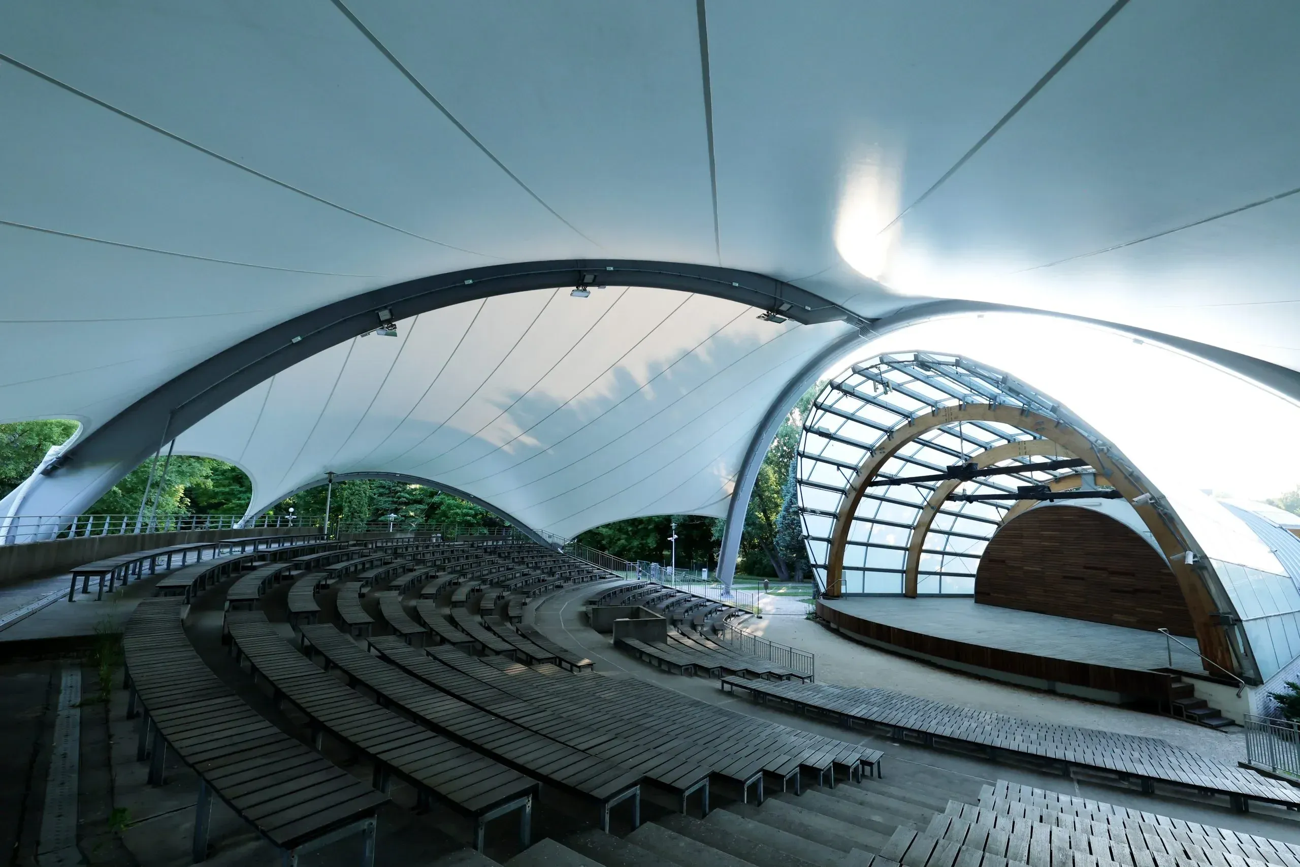 Jak konstrukcje membranowe wpływają na dźwięk?