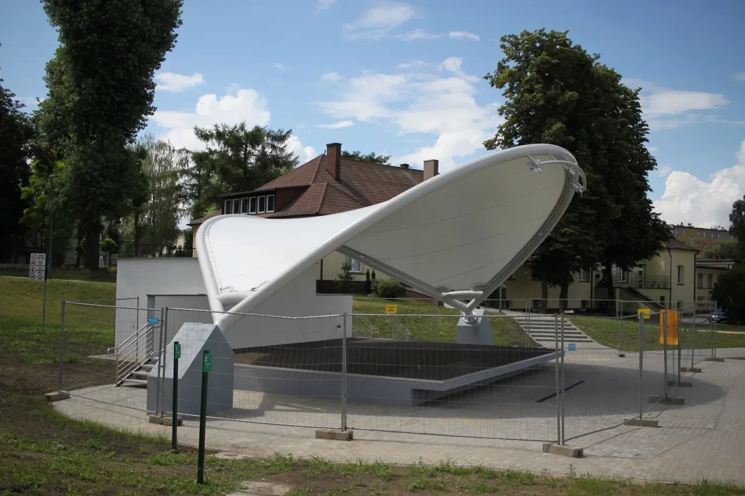 Trwałość membran PVC – co decyduje o ich wytrzymałości na lata?