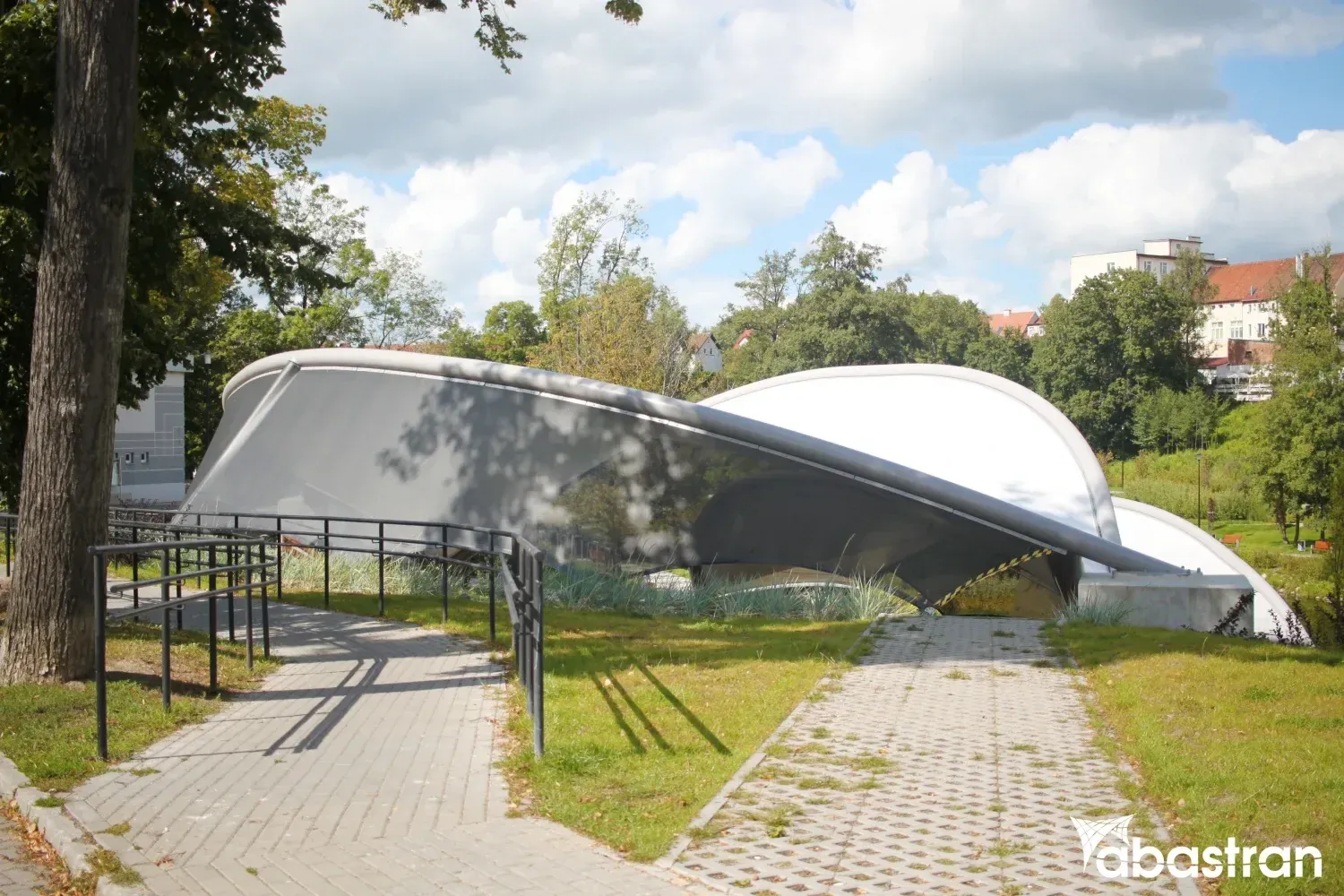 Zadaszenia z folii ETFE dla scen i trybun sportowych