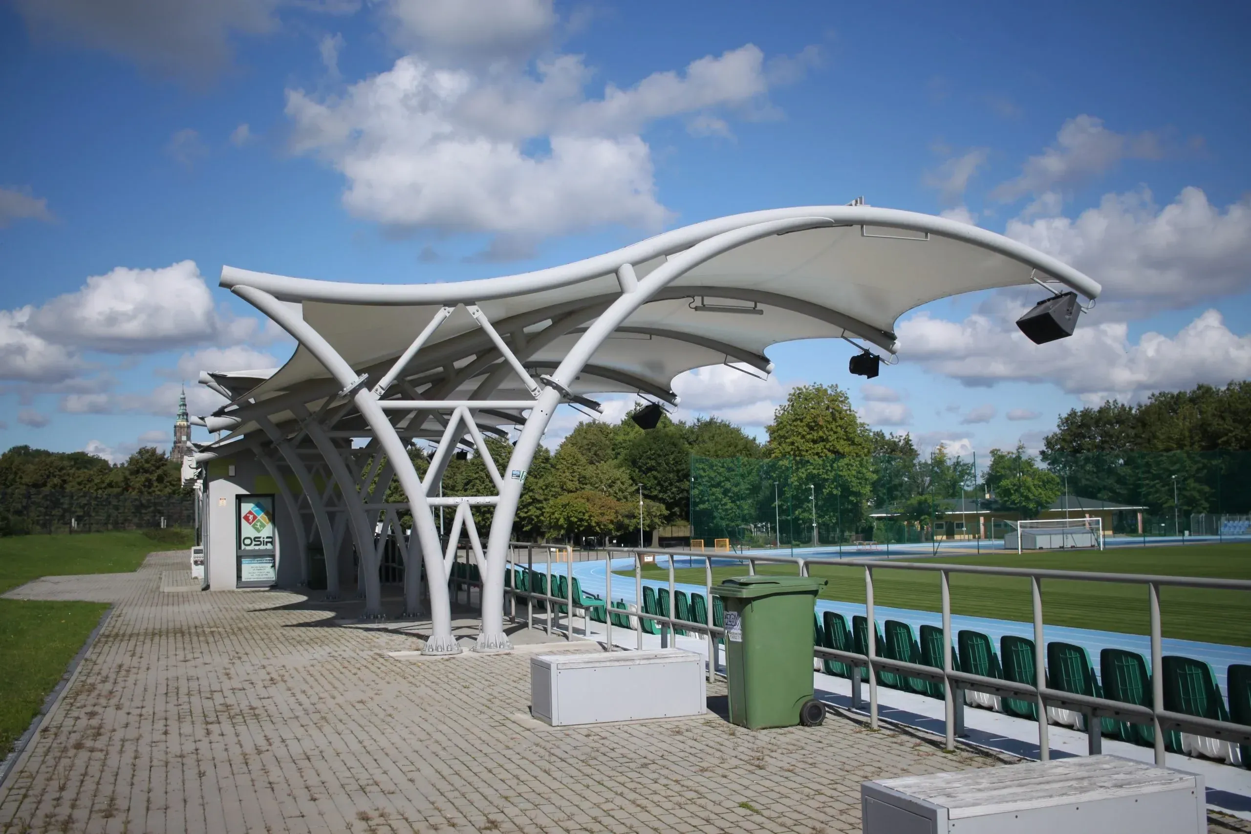 Zalety konstrukcji stalowych w budownictwie przemysłowym