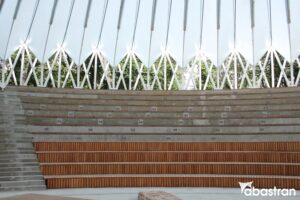 Szczegóły konstrukcji linowej i ściągów prętowych zadaszenia amfiteatru - realizacja Abastran