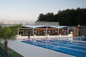 Konstrukcja stalowa zadaszenia tarasu restauracji - Abastran