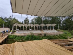 Konstrukcja zadaszenia amfiteatru z materiału FLEXLIGHT ADVANCED - widok z perspektywy